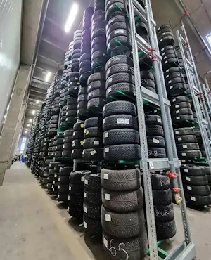 Euromaster-Hakkila-hyllyt.