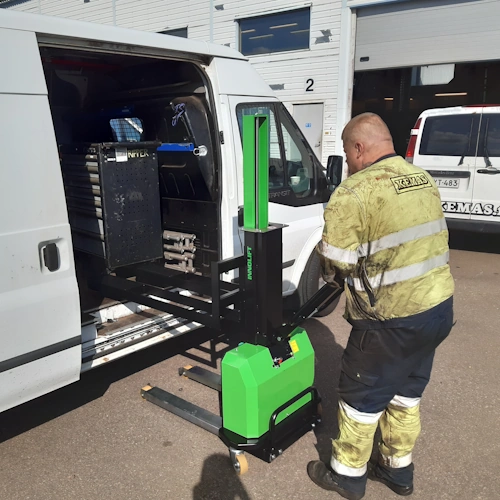 Lastaus InnoLIFTillä Kemas Oy.